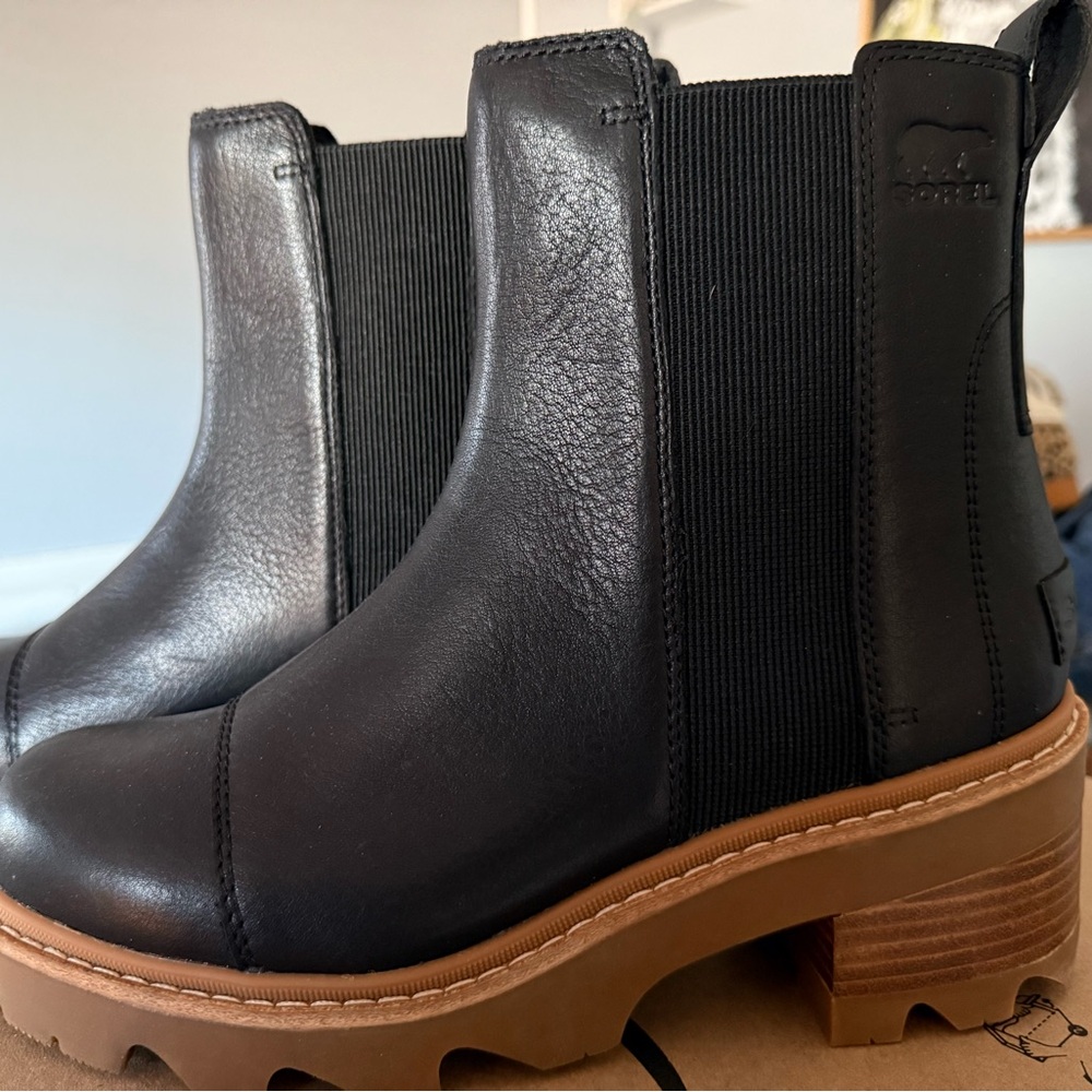 Sorel Black Leather Ankle Boots with Tan Sole